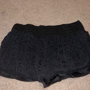 Flowy lace detailed shorts. Barley worn, black
